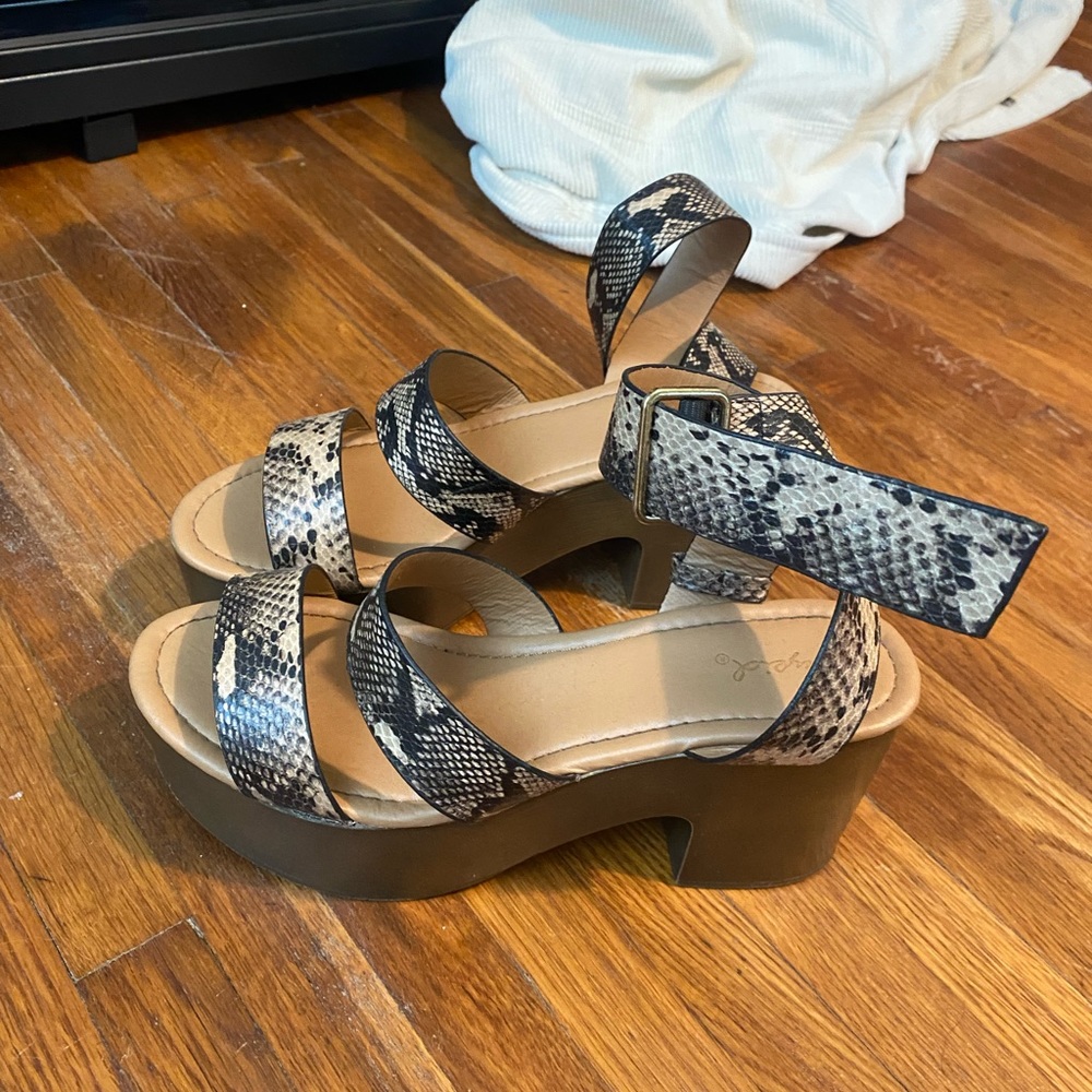Qupid reptile platform short heels